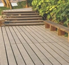 塑木地板與護欄 戶外空間的美學與實用結合